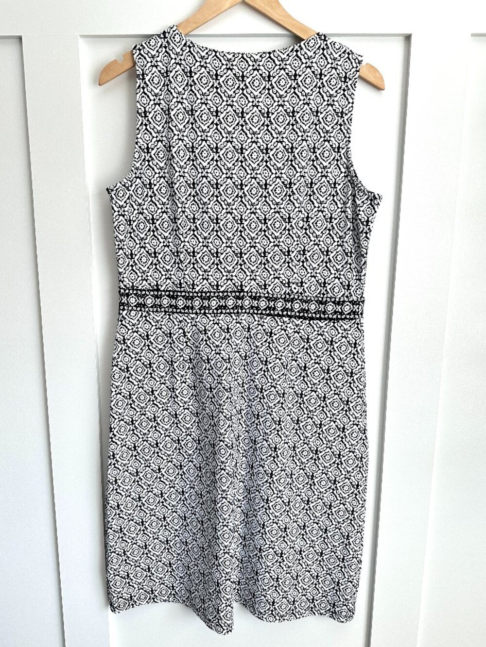 Talbots Split Neck Jersey Sheath Dress Printed Black White Size Large Petite - Picture 2 of 9
